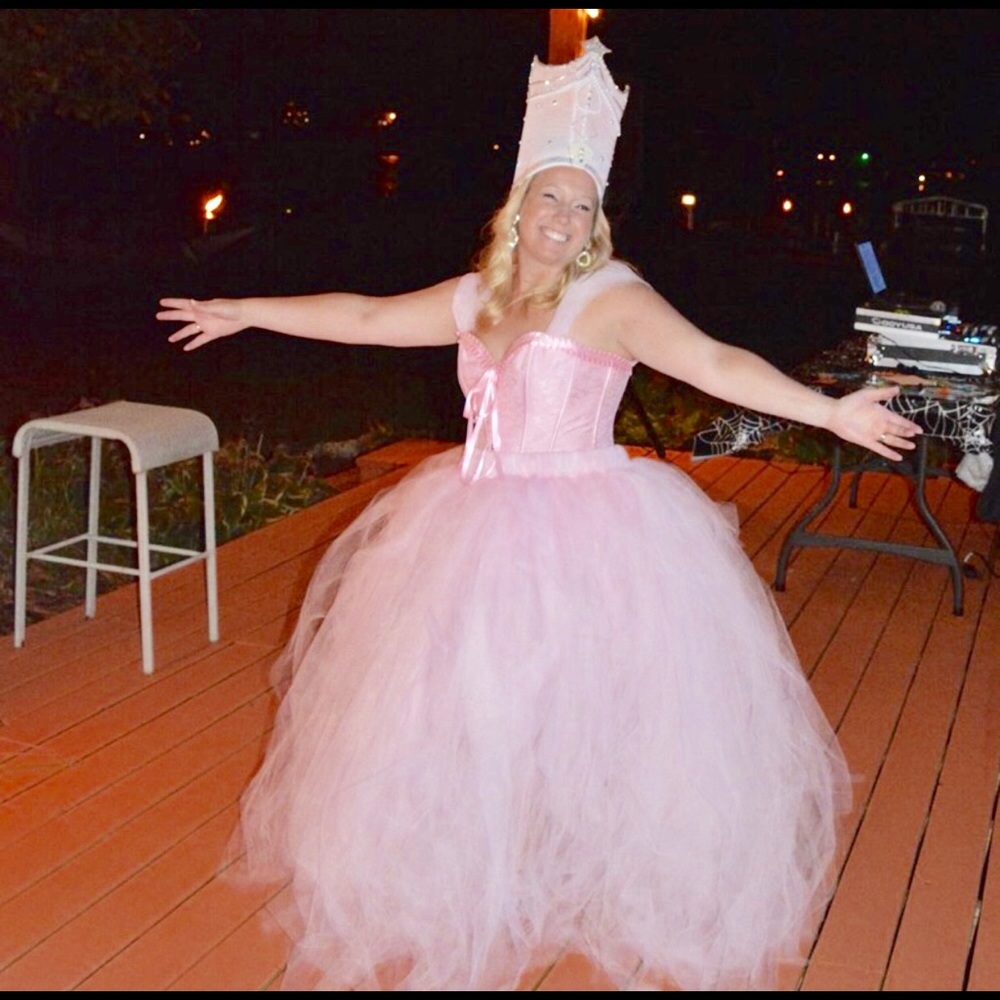 Glinda the Witch Halloween Costume!